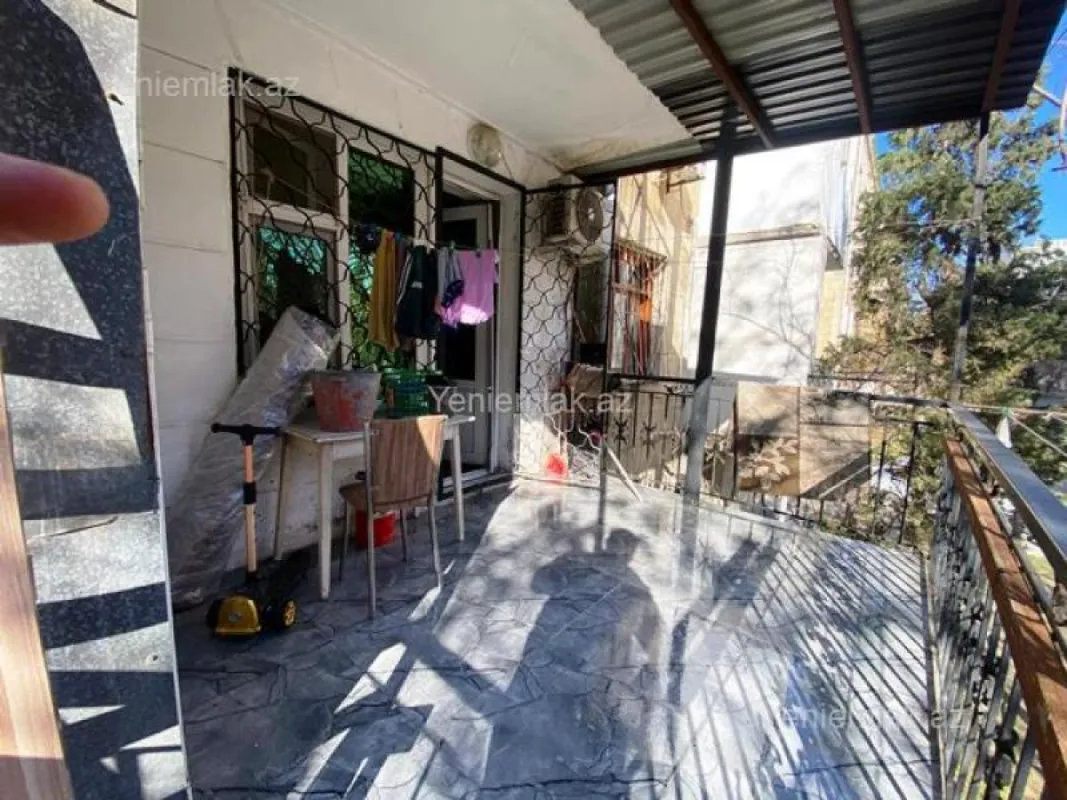 Satılır 3 otaqlı köhnə tikili 100 m²
