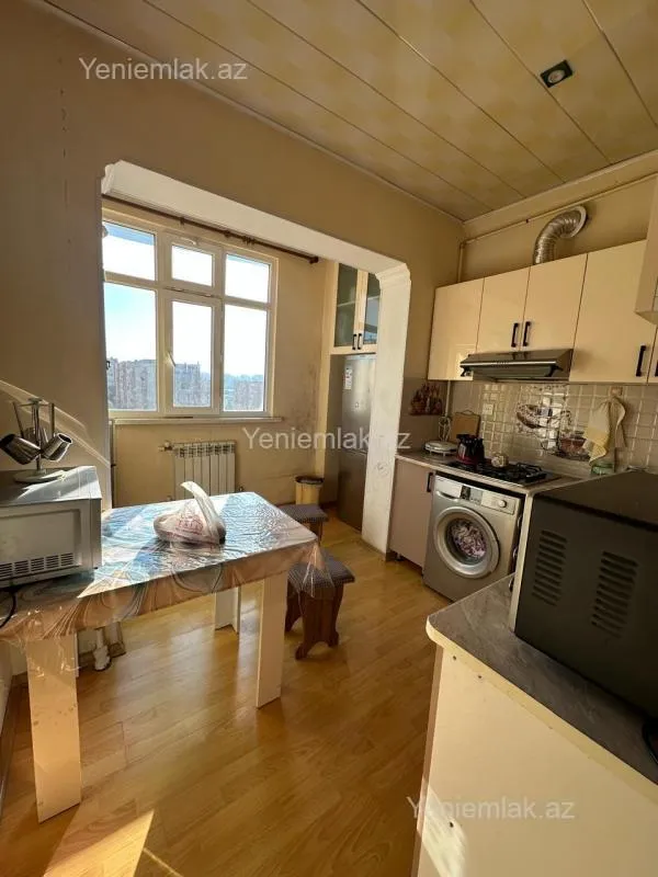 Satılır 3 otaqlı köhnə tikili 82 m²