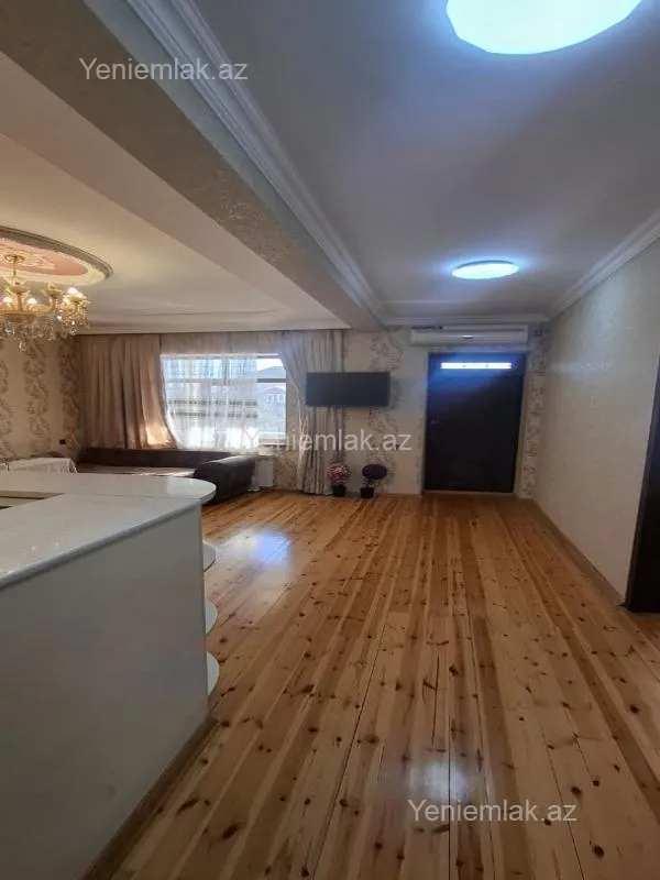 Satılır 8 otaqlı həyət evi 230 m²