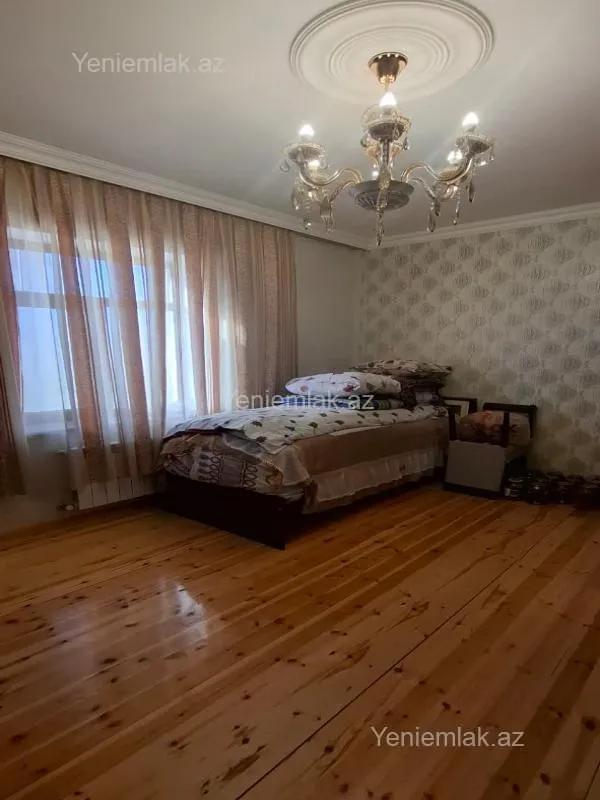 Satılır 8 otaqlı həyət evi 230 m²