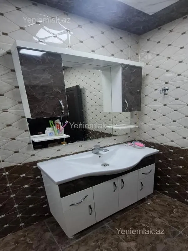 Satılır 8 otaqlı həyət evi 230 m²