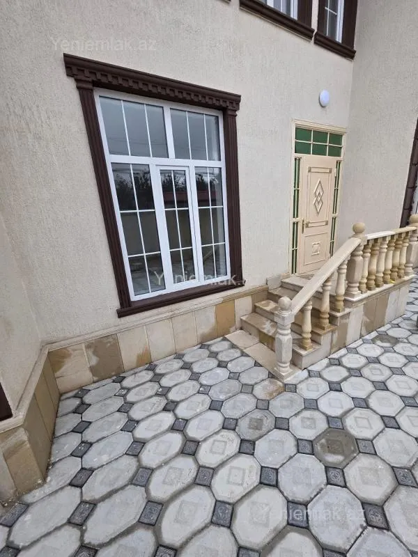 Satılır 5 otaqlı həyət evi 250 m²