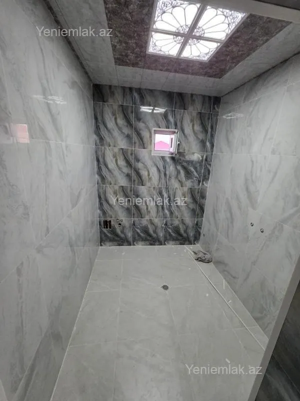 Satılır 5 otaqlı həyət evi 250 m²