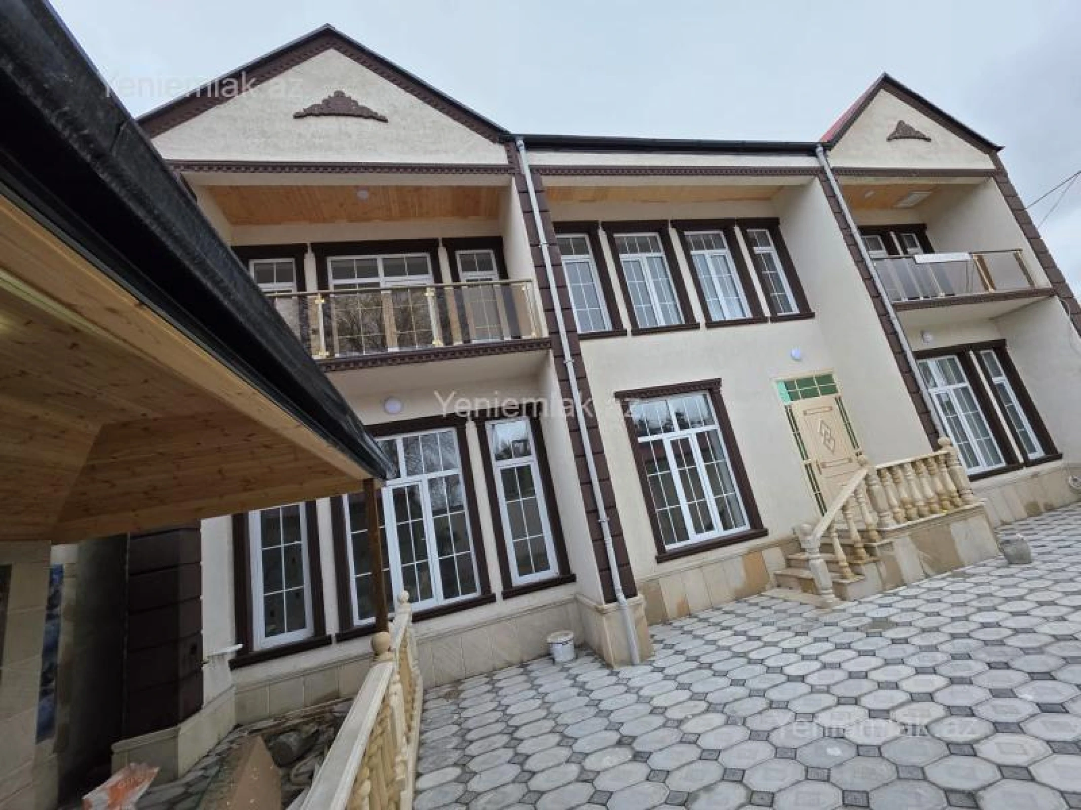 Satılır 5 otaqlı həyət evi 250 m²