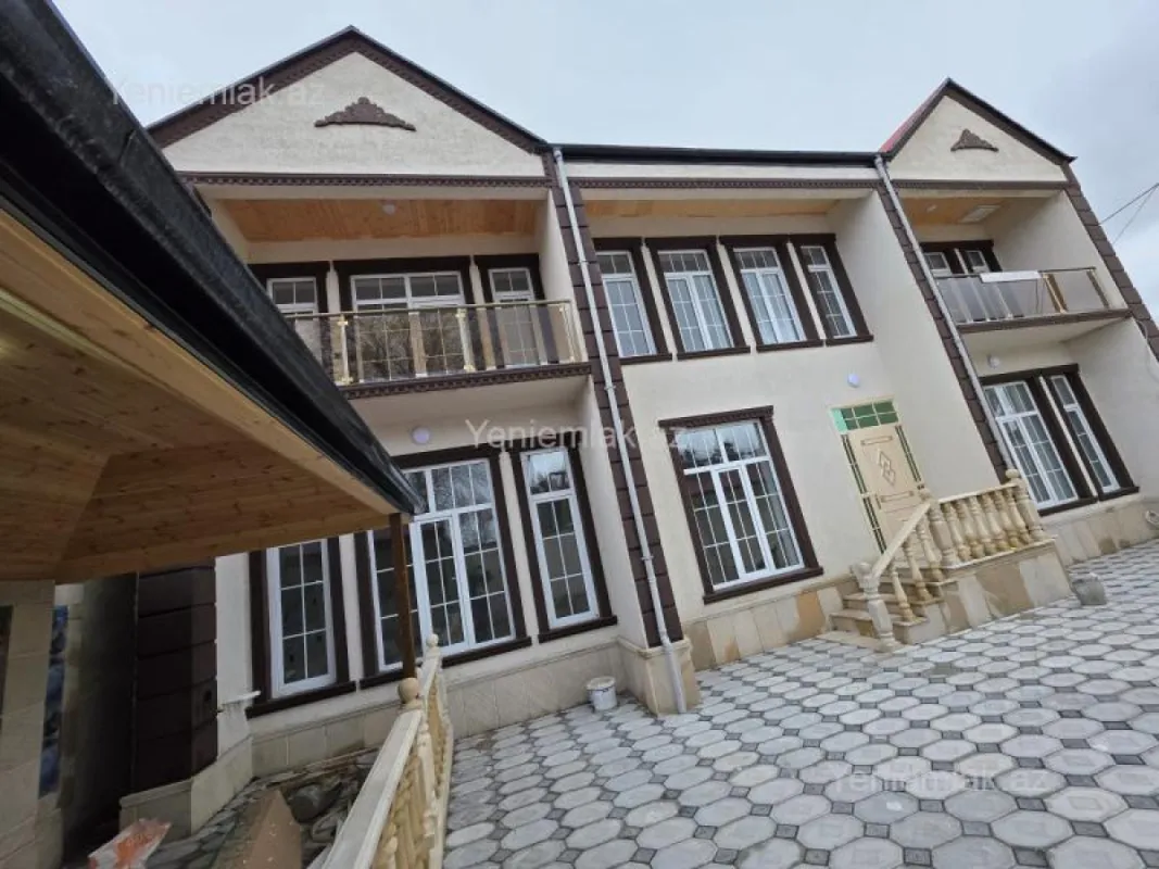 Satılır 5 otaqlı həyət evi 250 m²