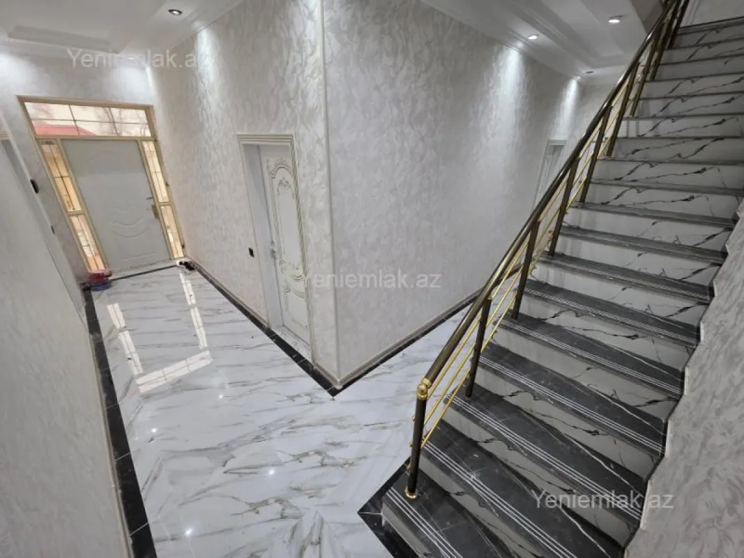 Satılır 5 otaqlı həyət evi 250 m²