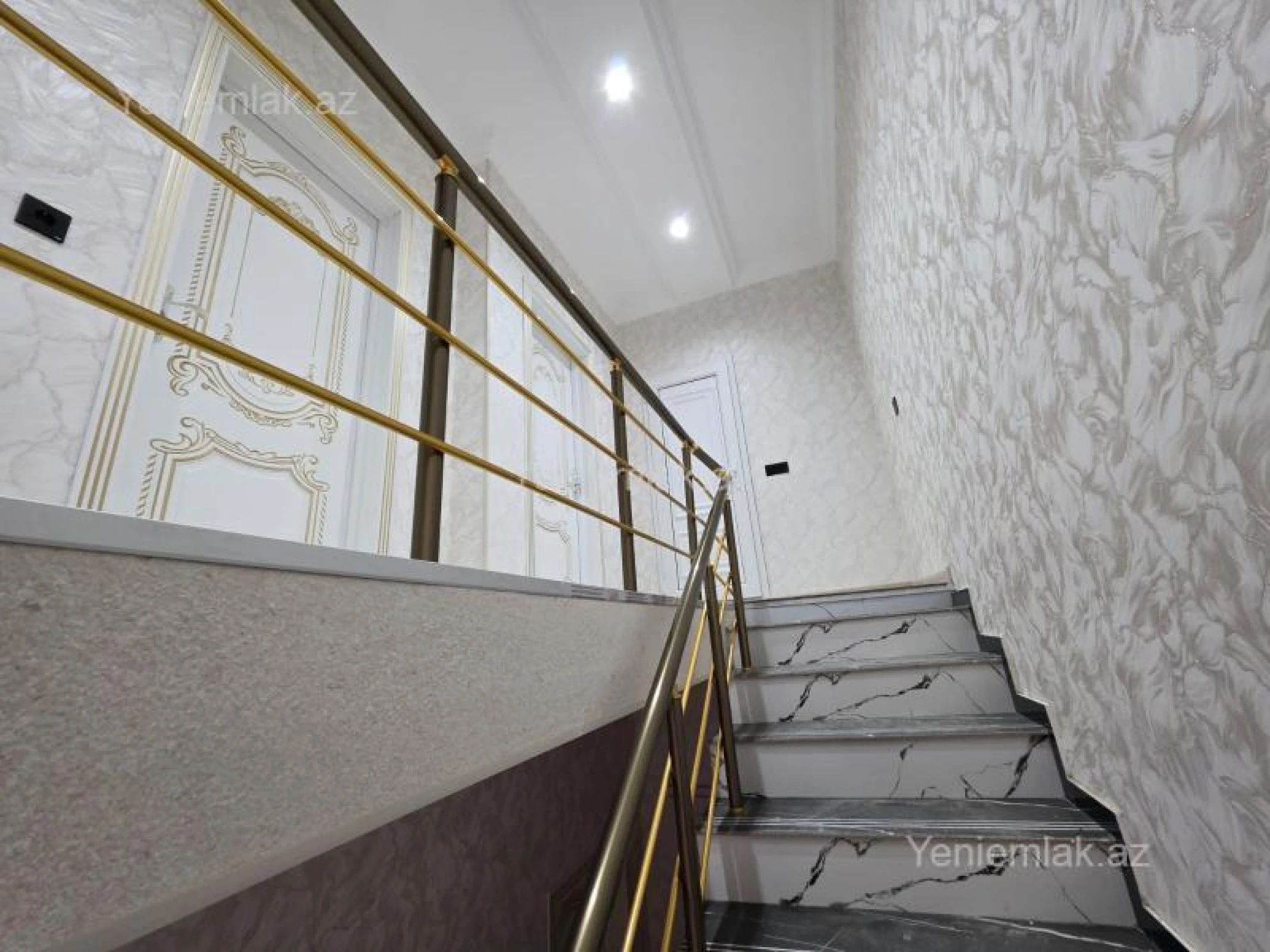 Satılır 5 otaqlı həyət evi 250 m²