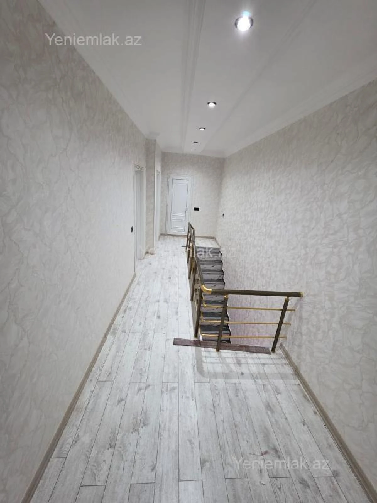 Satılır 5 otaqlı həyət evi 250 m²