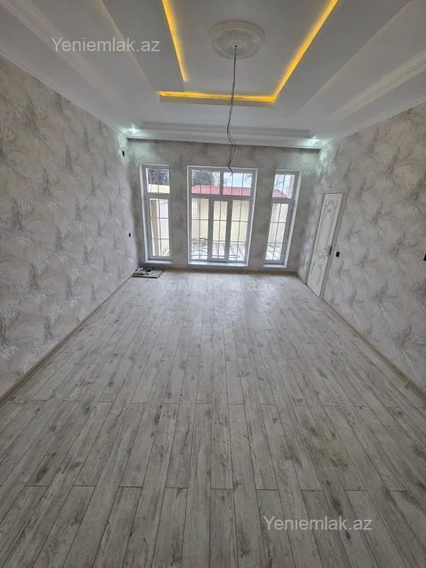 Satılır 5 otaqlı həyət evi 250 m²