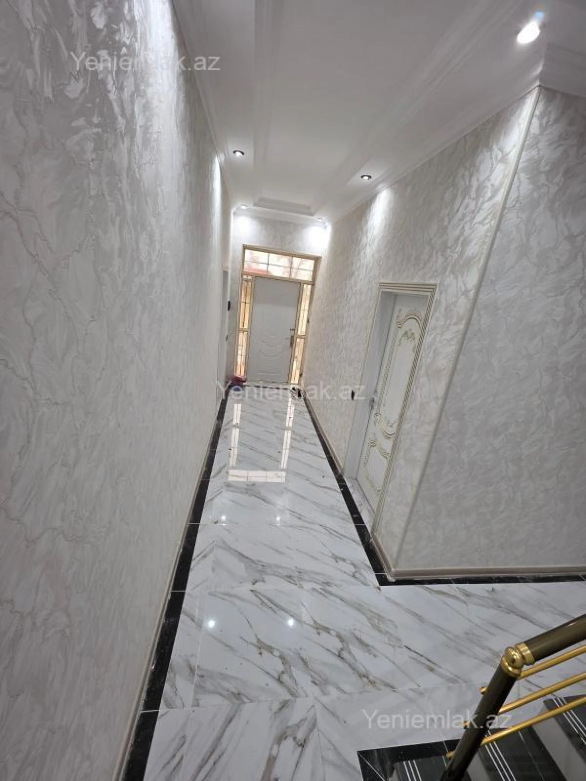 Satılır 5 otaqlı həyət evi 250 m²