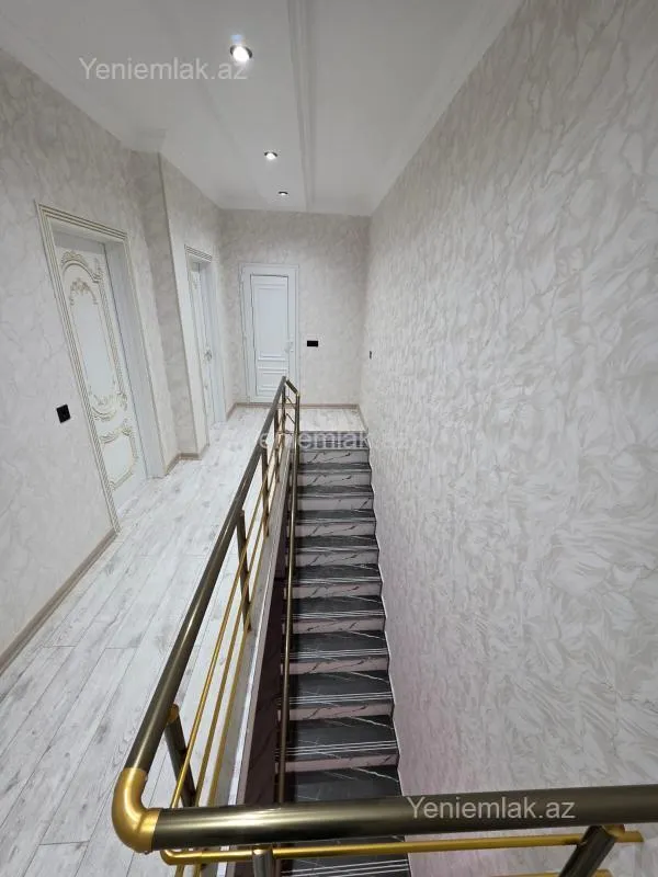 Satılır 5 otaqlı həyət evi 250 m²