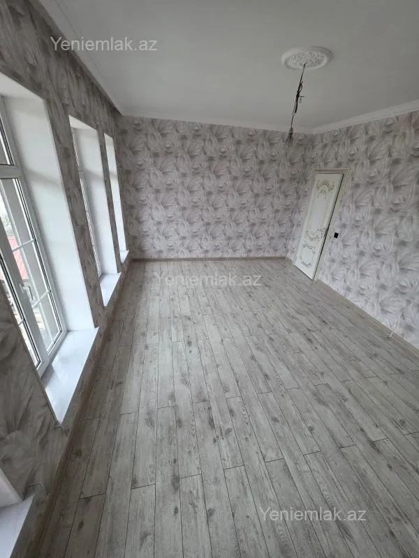 Satılır 5 otaqlı həyət evi 250 m²