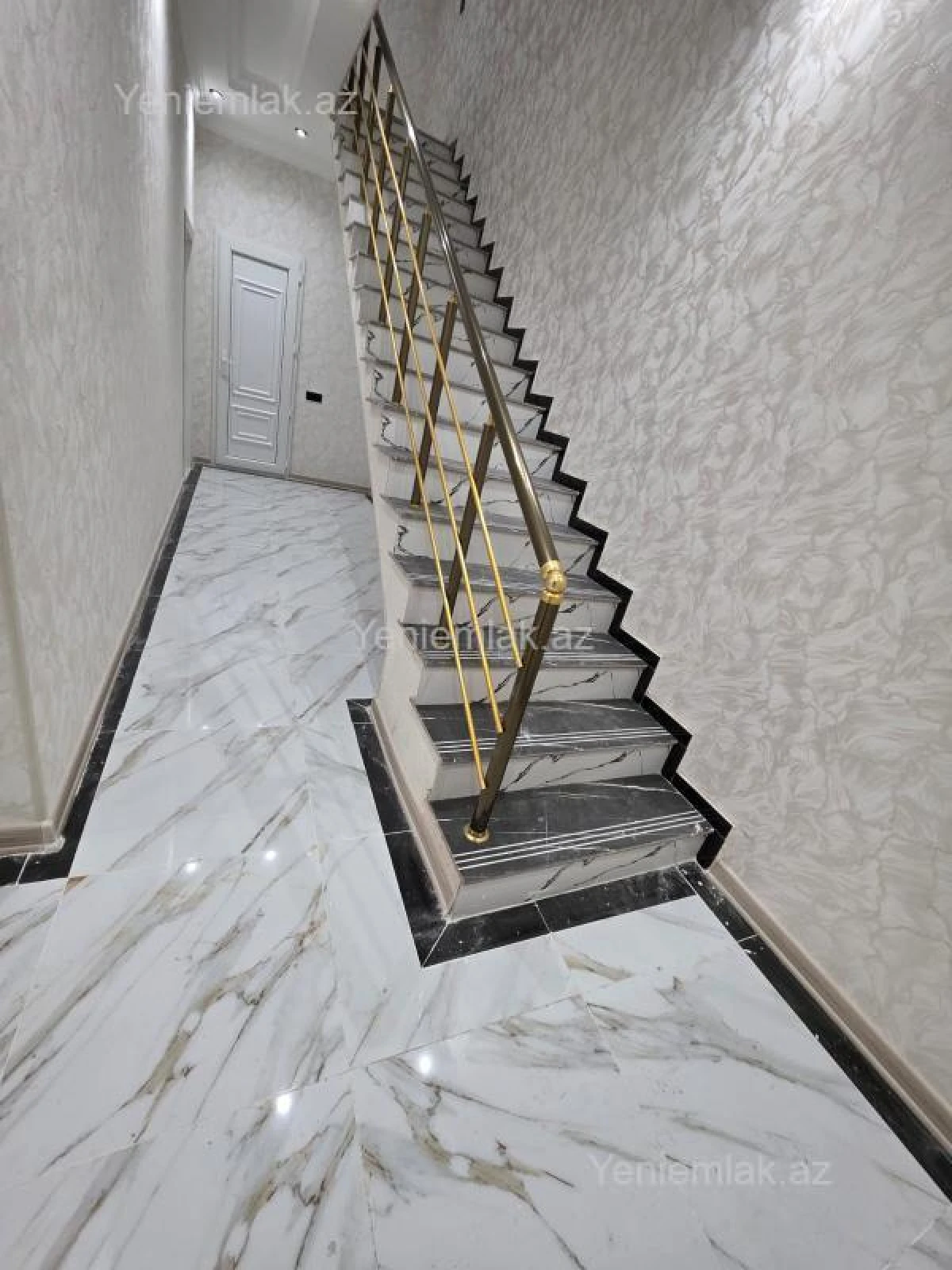 Satılır 5 otaqlı həyət evi 250 m²