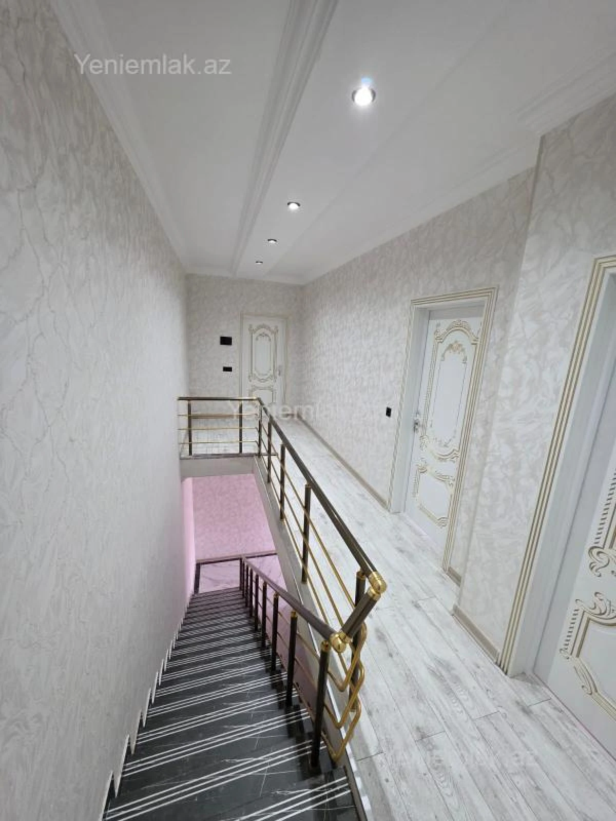 Satılır 5 otaqlı həyət evi 250 m²
