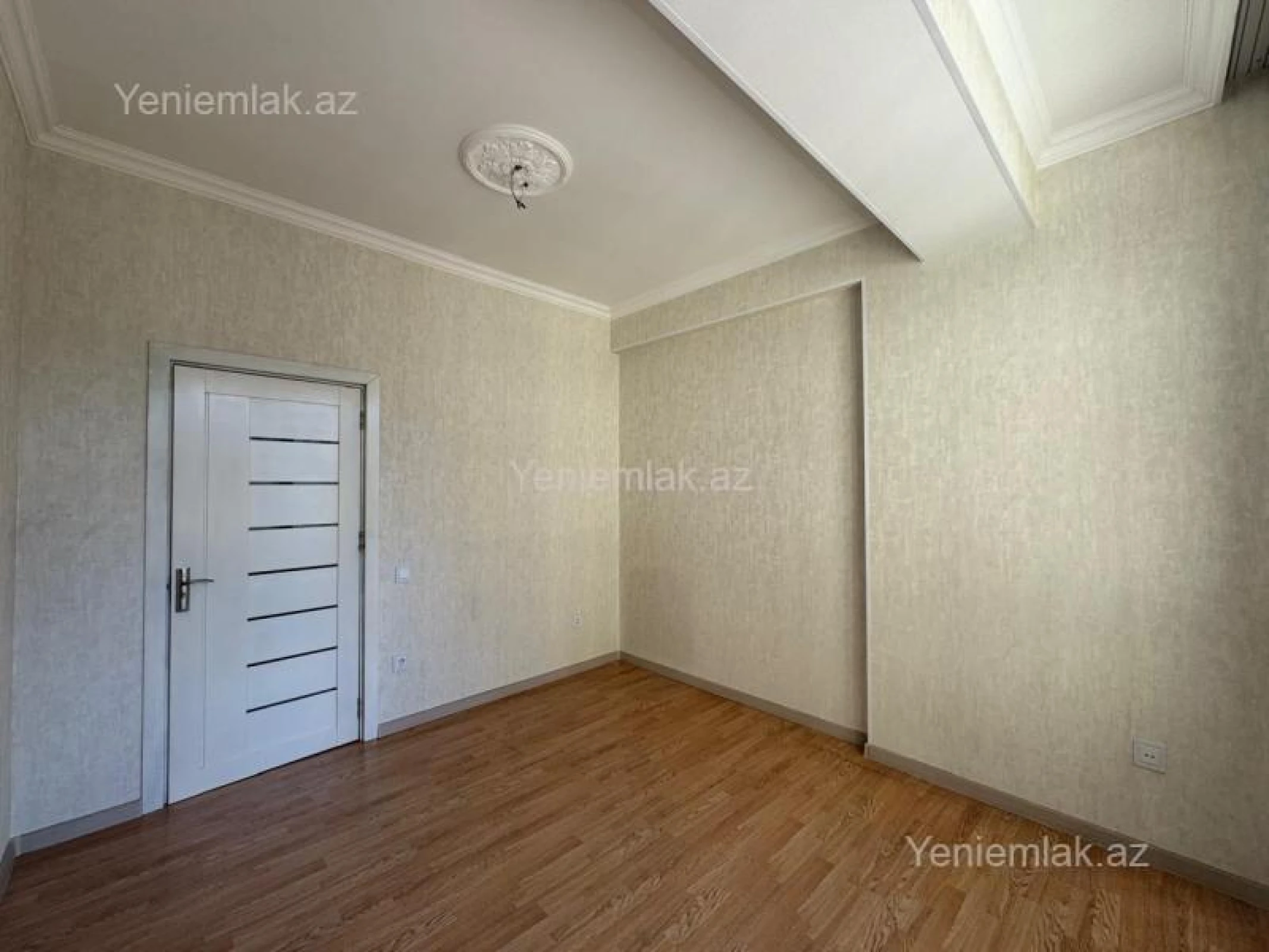 Satılır 2 otaqlı yeni tikili 60 m²