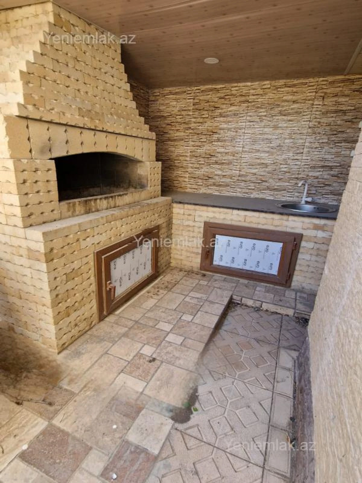 Satılır 7 otaqlı həyət evi 180 m²