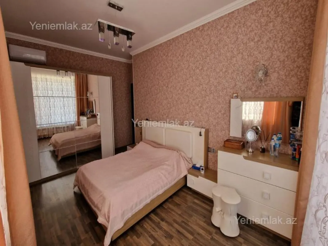 Satılır 7 otaqlı həyət evi 180 m²