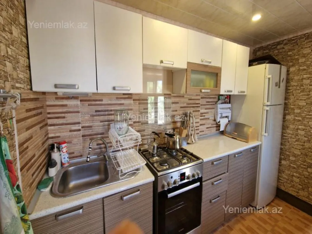 Satılır 7 otaqlı həyət evi 180 m²