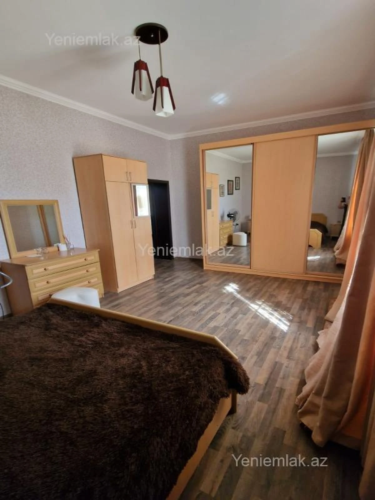 Satılır 7 otaqlı həyət evi 180 m²