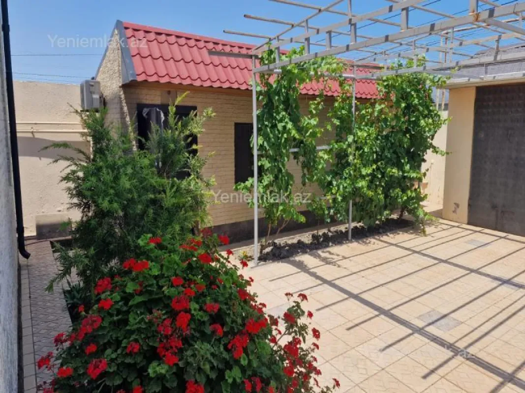 Satılır 7 otaqlı həyət evi 180 m²