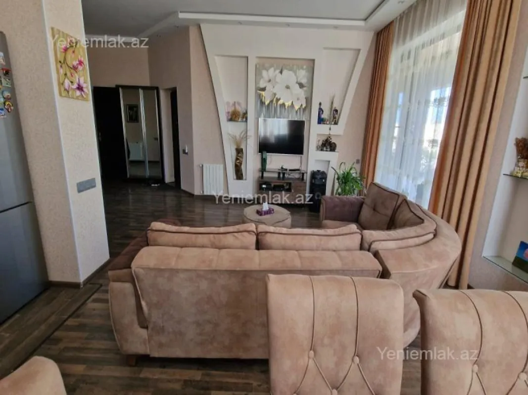 Satılır 7 otaqlı həyət evi 180 m²