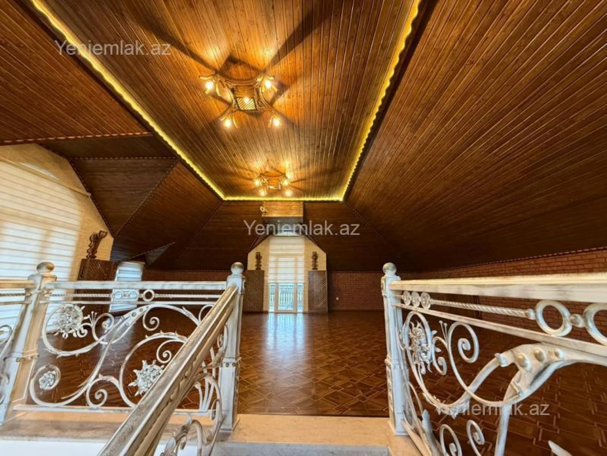 Satılır 7 otaqlı həyət evi 760 m²