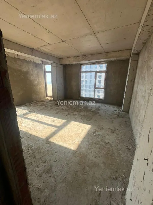 Satılır 3 otaqlı yeni tikili 130 m²
