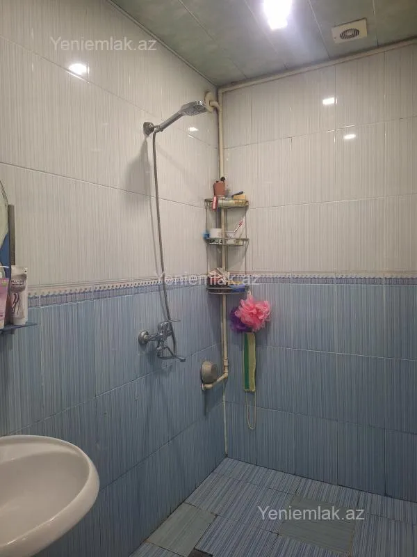 Satılır 2 otaqlı köhnə tikili 70 m²