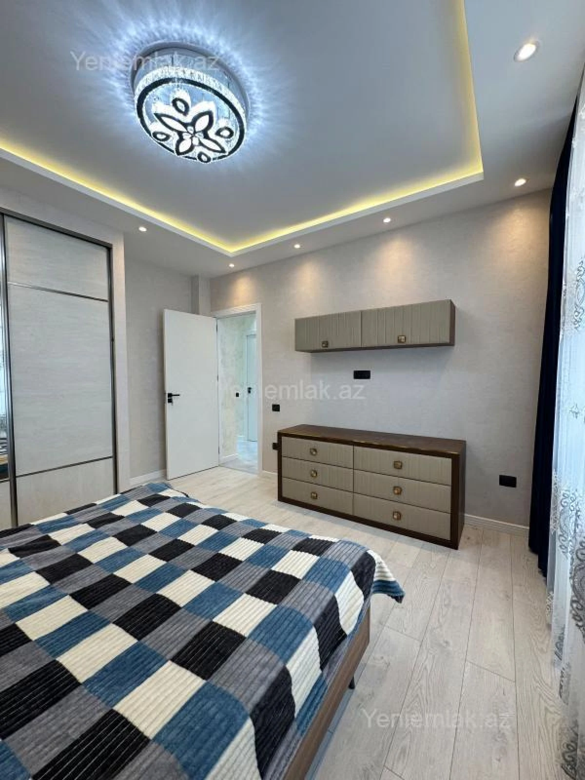 Satılır 3 otaqlı yeni tikili 125 m²