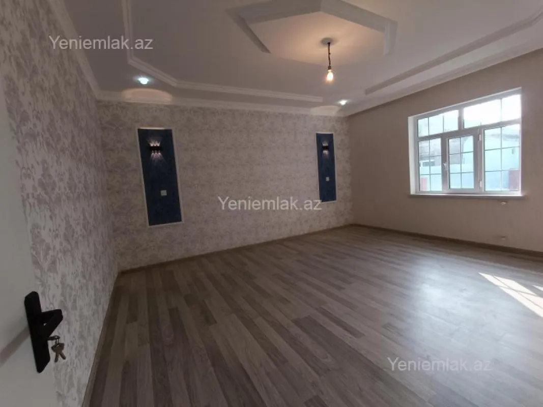 Satılır 4 otaqlı həyət evi 200 m²
