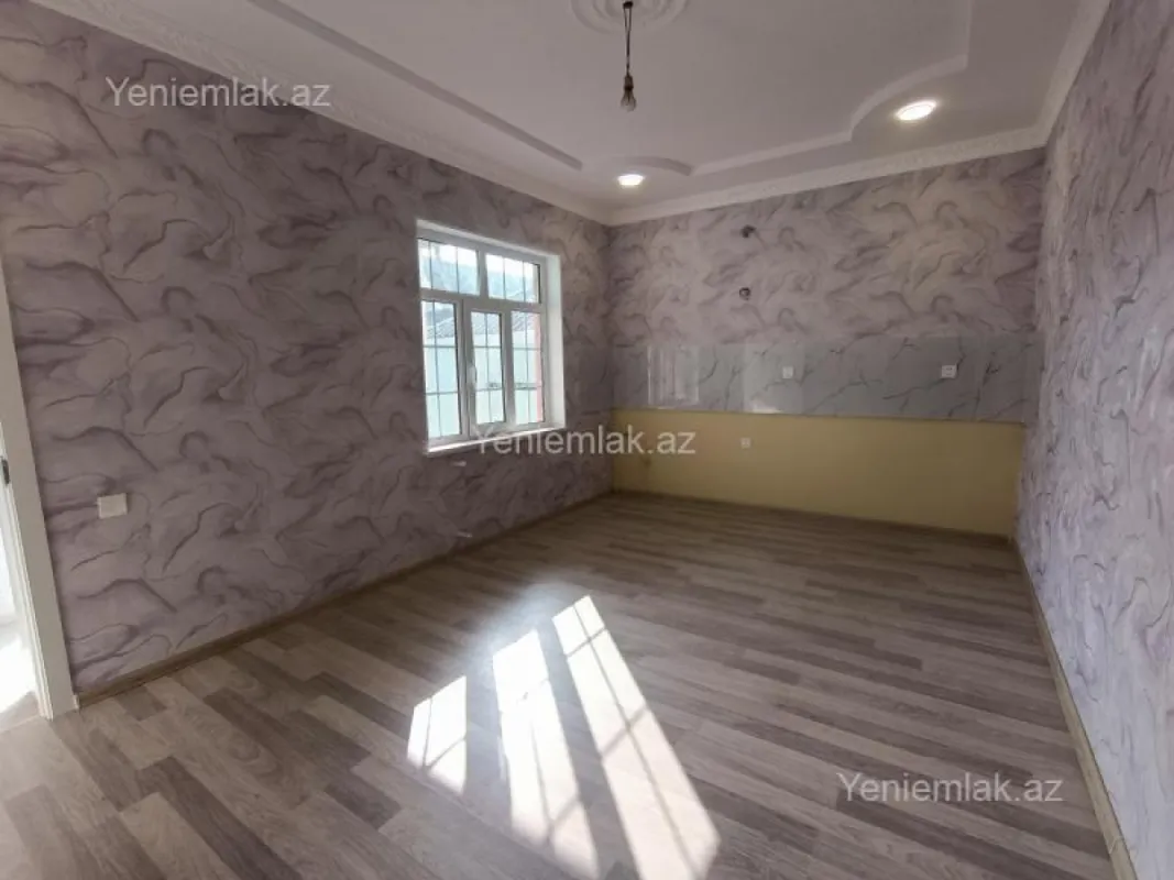 Satılır 4 otaqlı həyət evi 200 m²