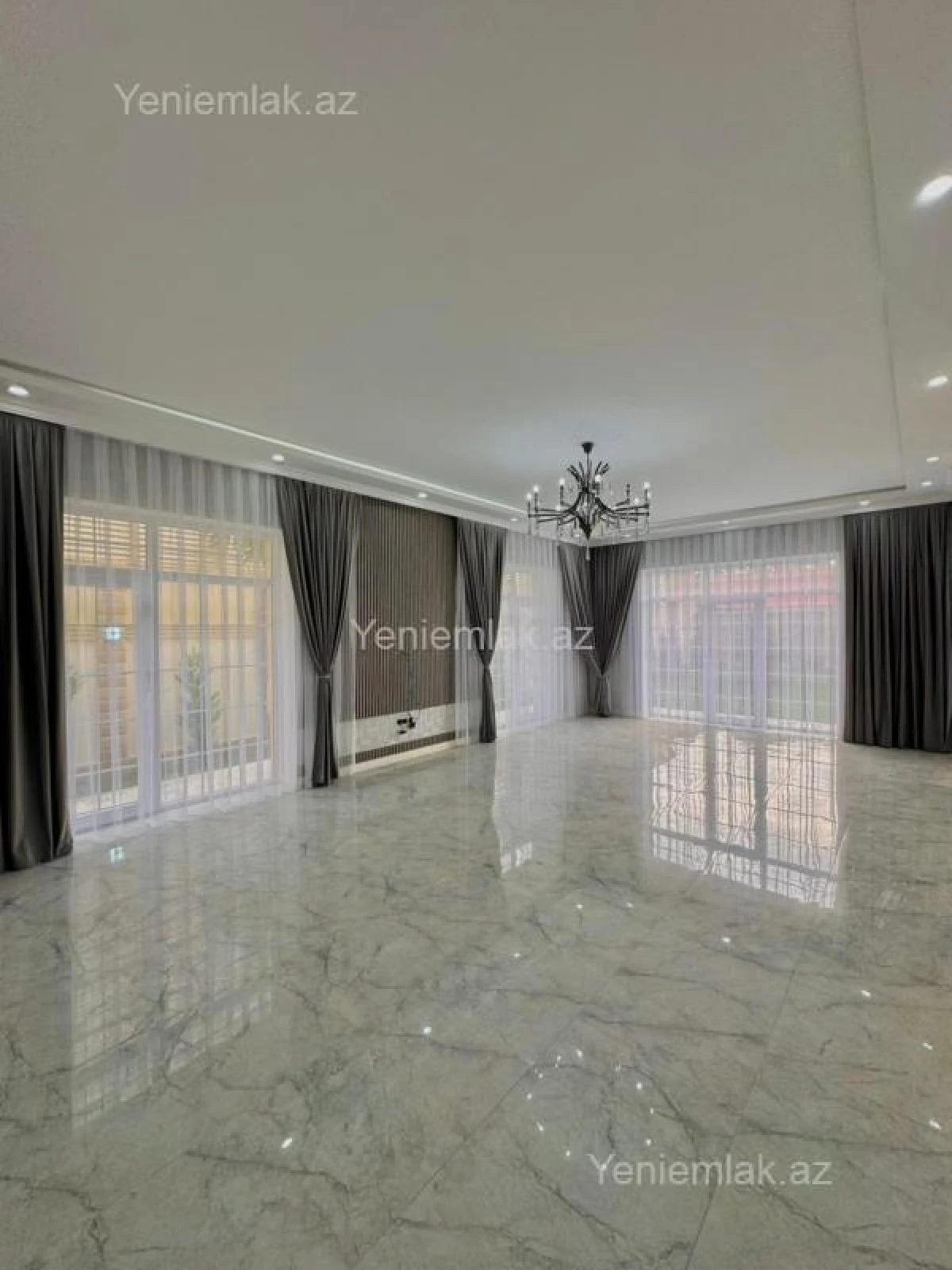 Satılır 5 otaqlı həyət evi 300 m²