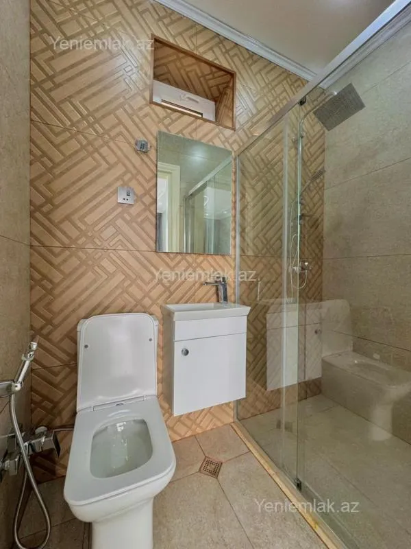 Satılır 5 otaqlı həyət evi 300 m²