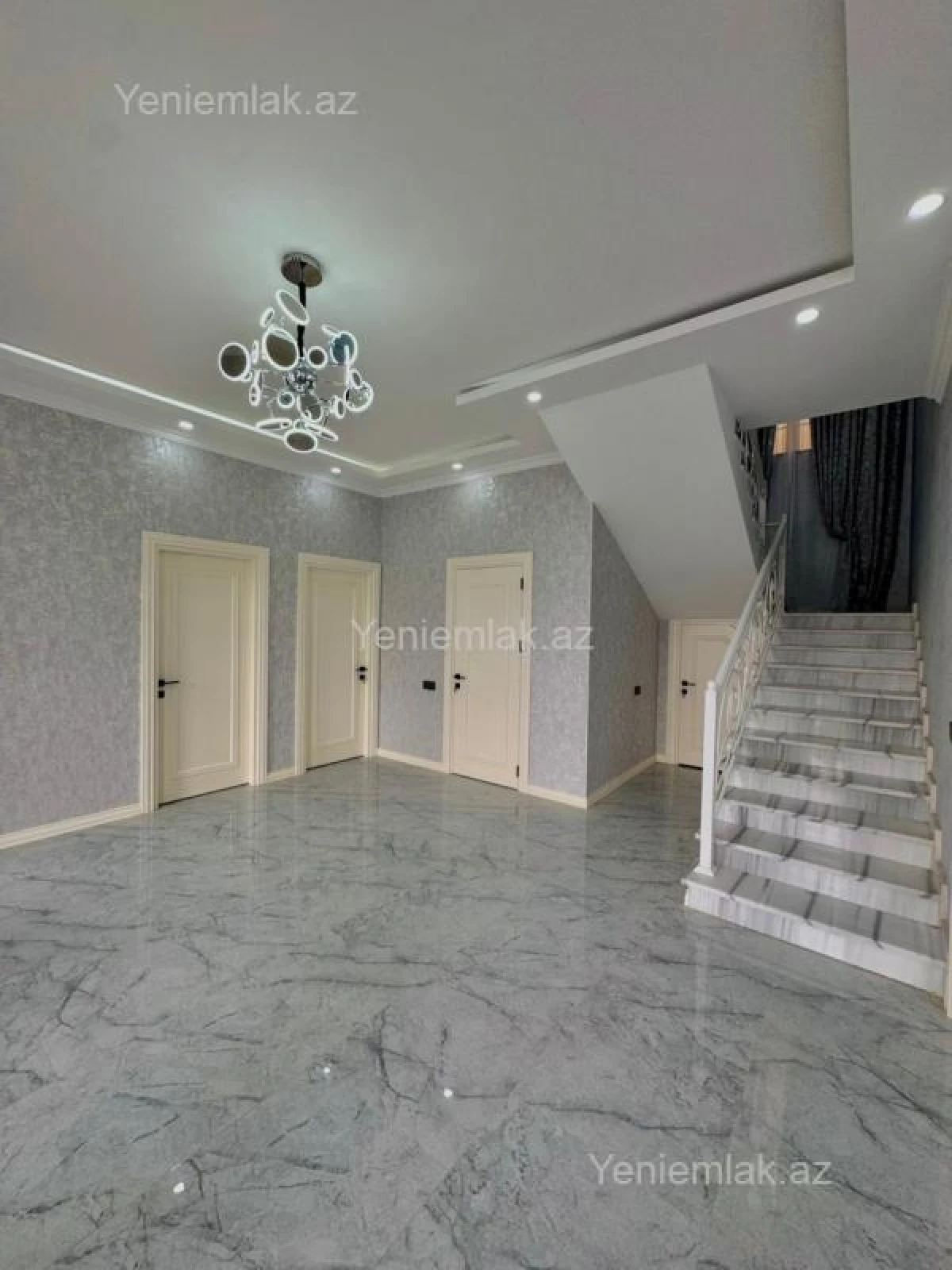 Satılır 5 otaqlı həyət evi 300 m²