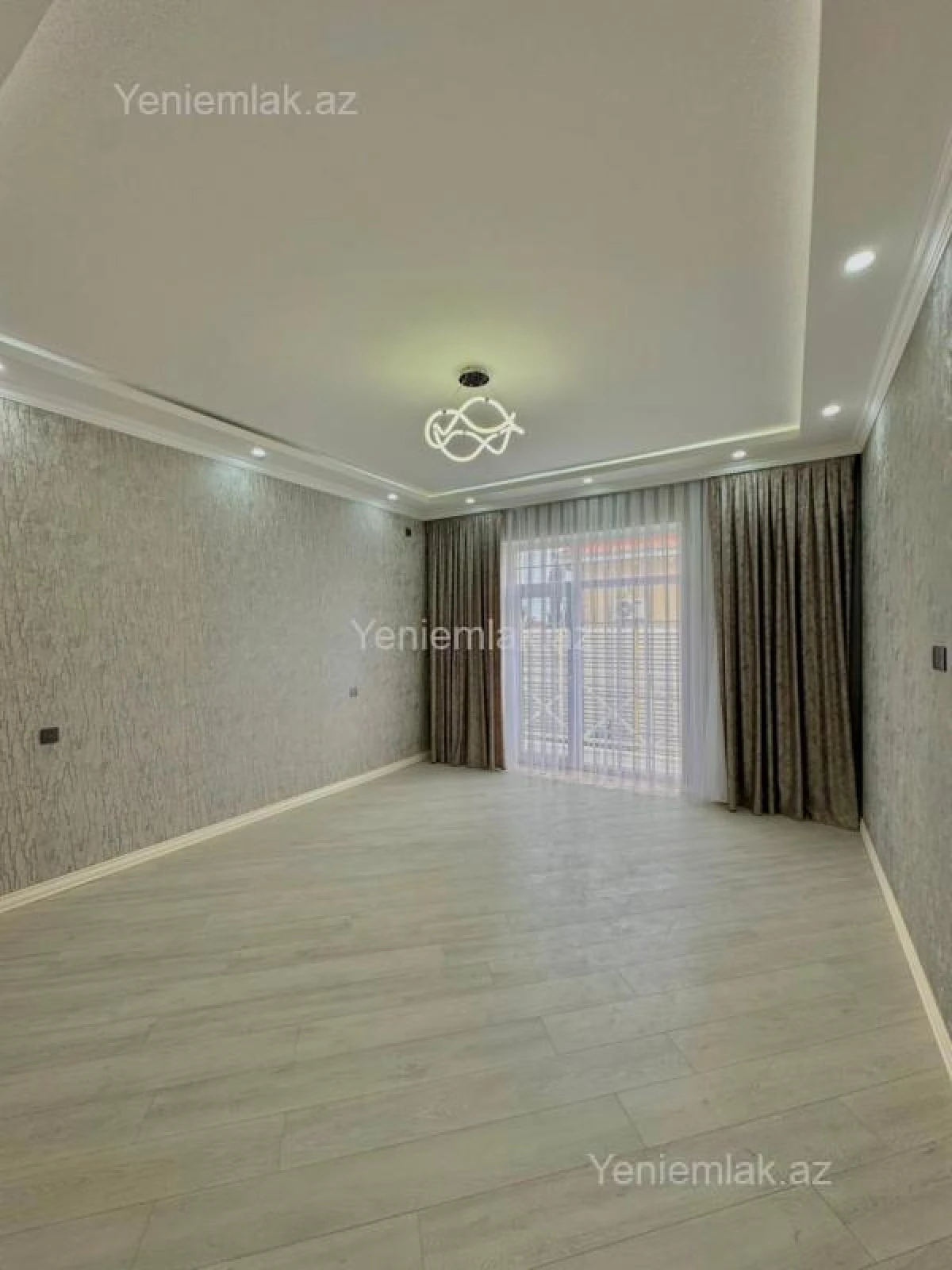 Satılır 5 otaqlı həyət evi 300 m²