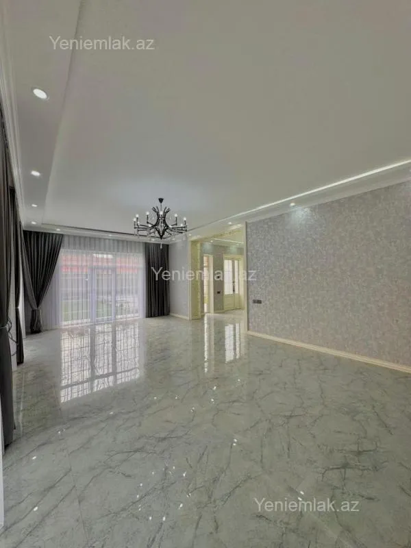 Satılır 5 otaqlı həyət evi 300 m²