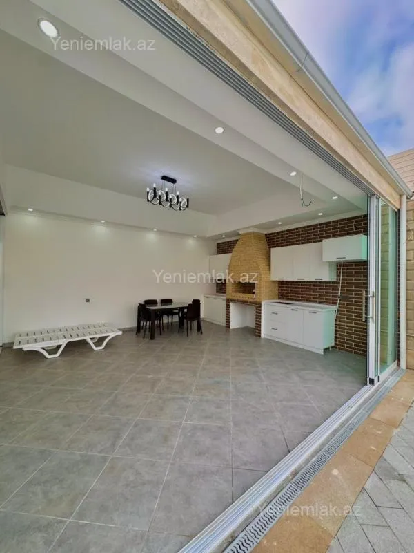Satılır 5 otaqlı həyət evi 300 m²