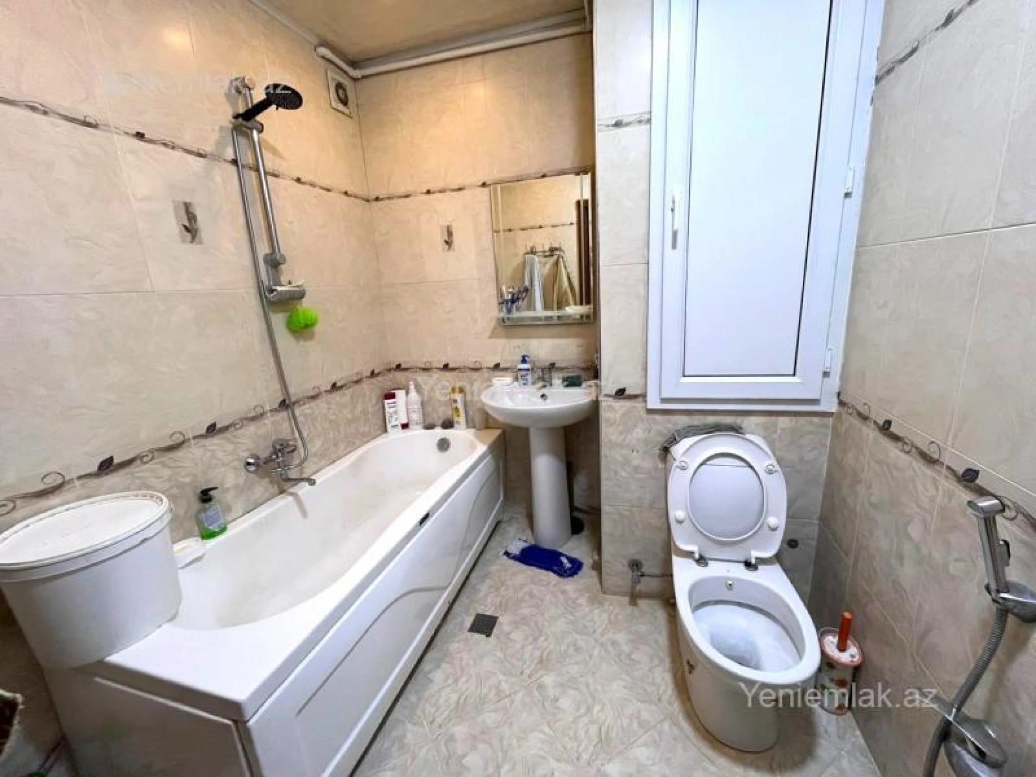 Satılır 3 otaqlı köhnə tikili 100 m²