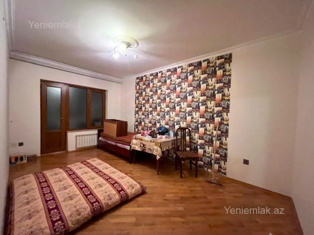 Satılır 3 otaqlı köhnə tikili 100 m²
