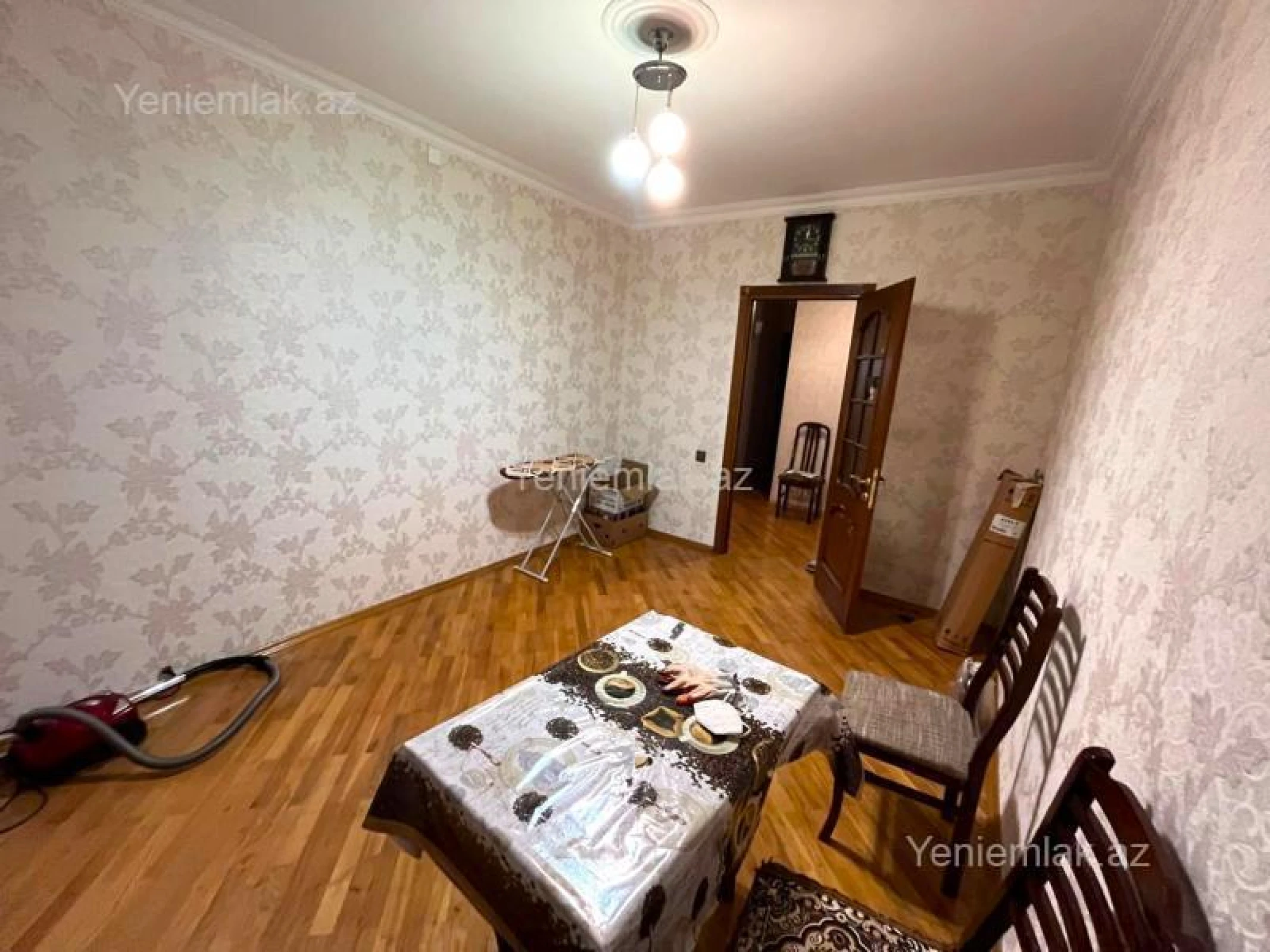 Satılır 3 otaqlı köhnə tikili 100 m²