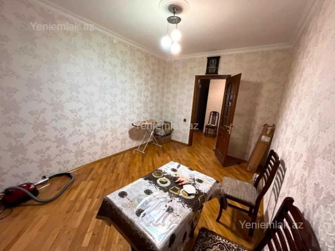 Satılır 3 otaqlı köhnə tikili 100 m²