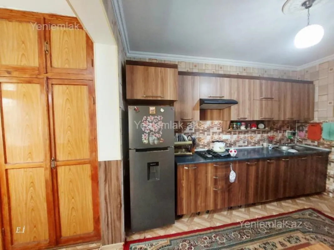 Satılır 5 otaqlı köhnə tikili 90 m²