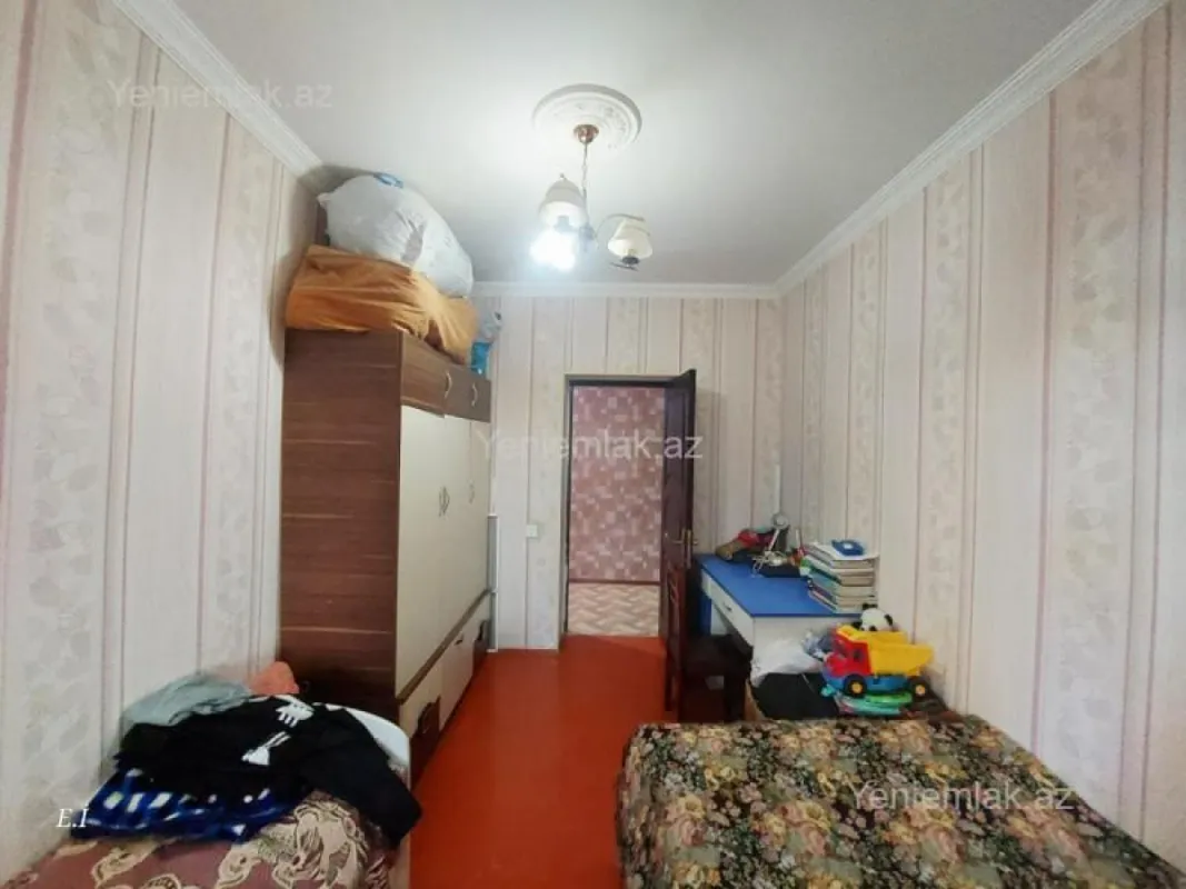Satılır 5 otaqlı köhnə tikili 90 m²