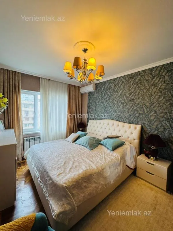 Satılır 3 otaqlı köhnə tikili 90 m²