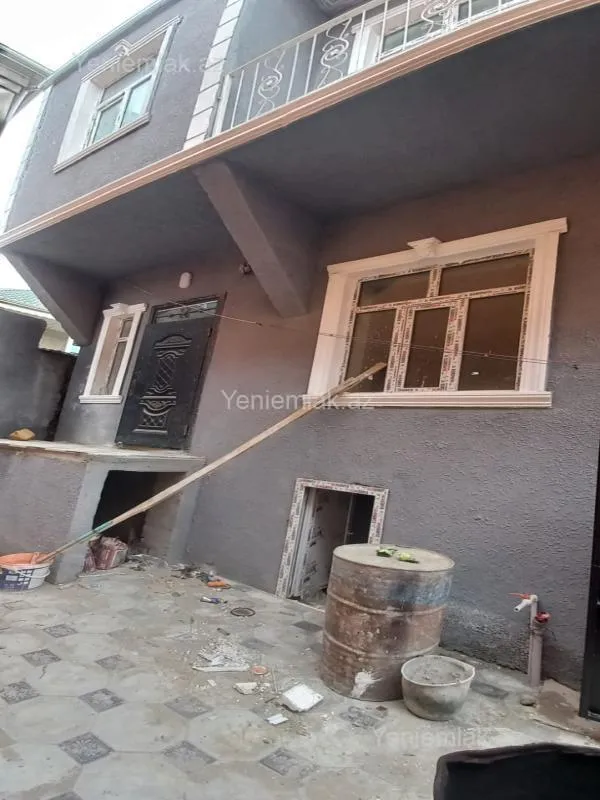 Satılır 4 otaqlı həyət evi 130 m²