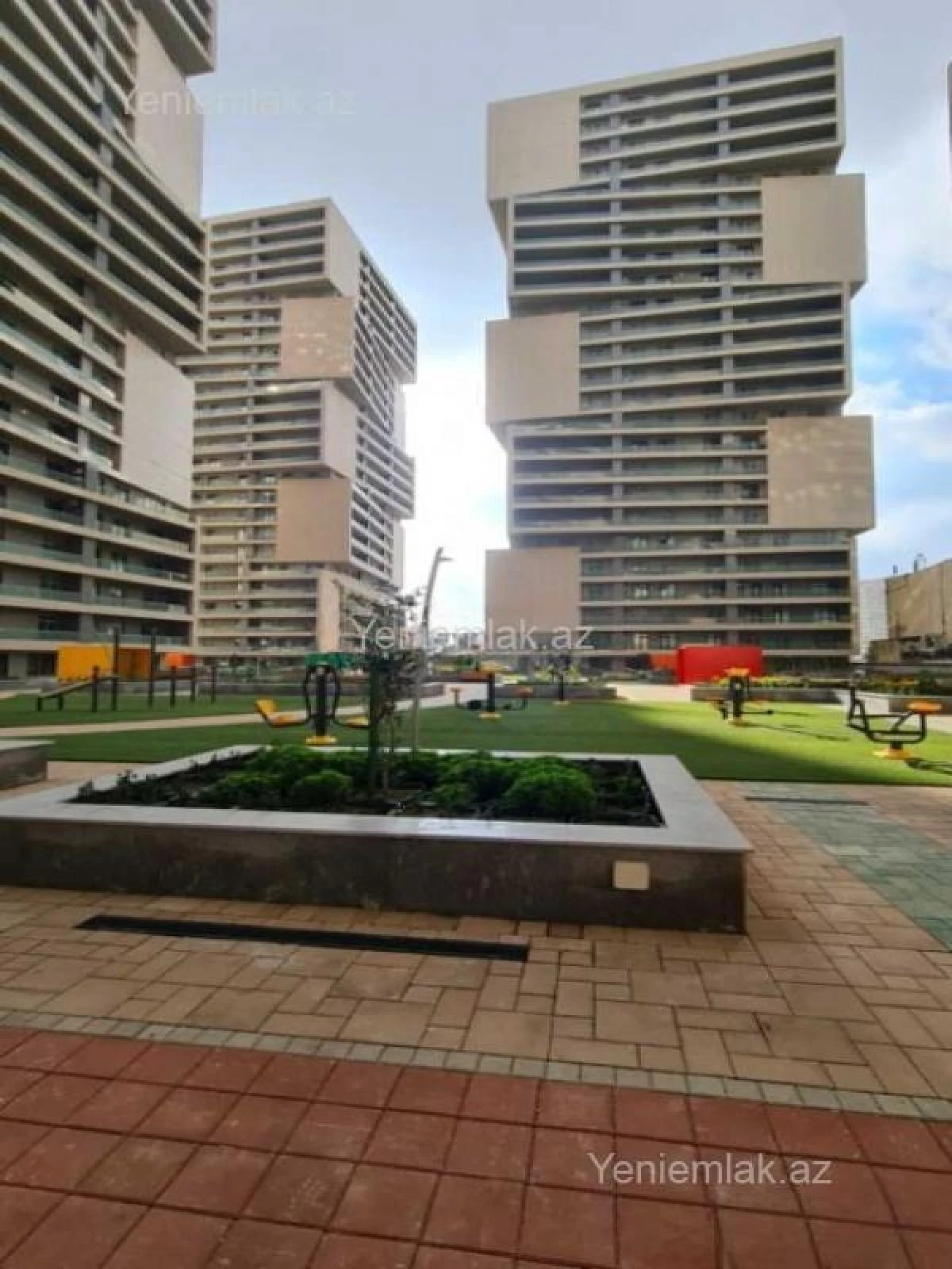 Satılır 3 otaqlı yeni tikili 98 m²