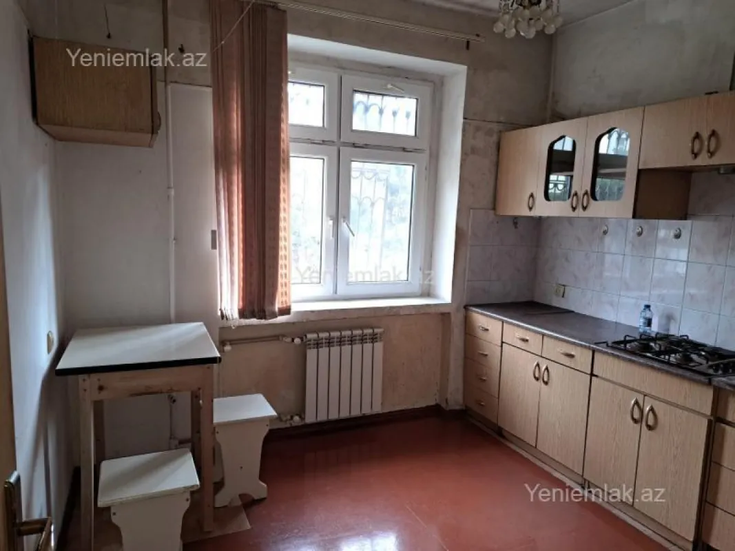 Satılır 2 otaqlı köhnə tikili 55 m²