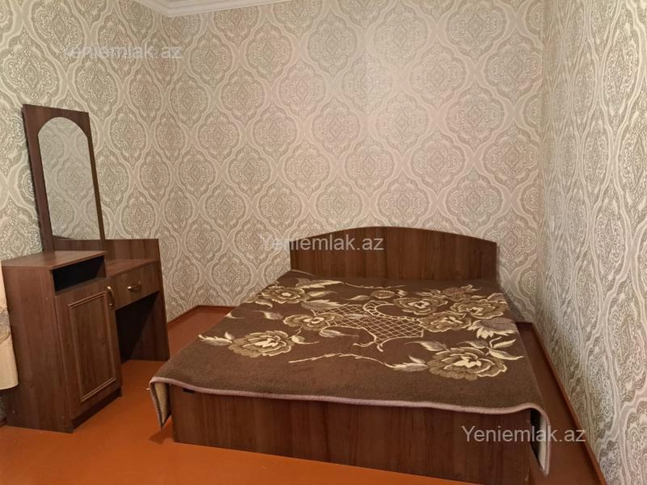 Satılır 2 otaqlı köhnə tikili 55 m²