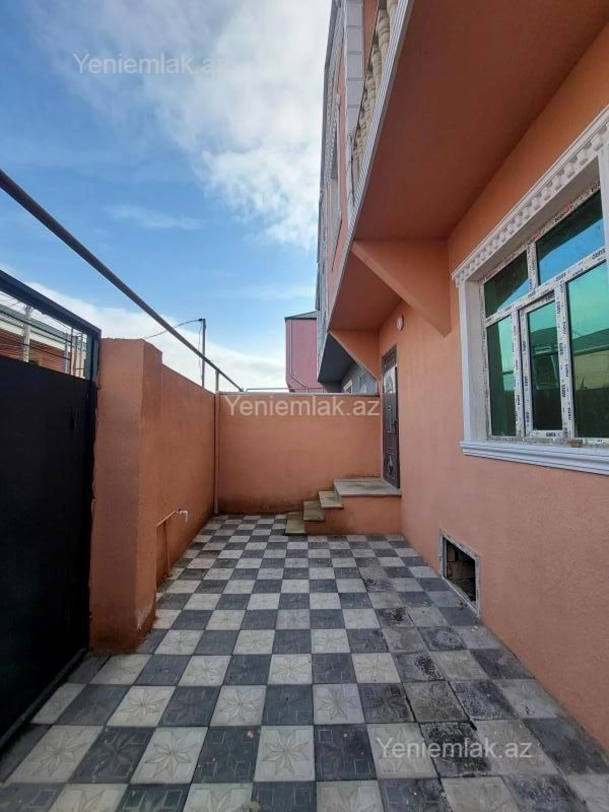 Satılır 4 otaqlı həyət evi 140 m²