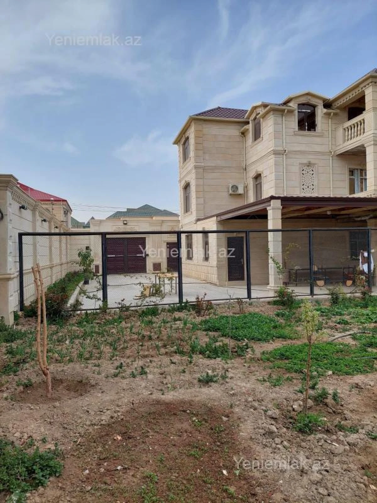 Satılır 6 otaqlı həyət evi 300 m²